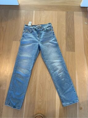 Light Levi’s Wash Straight Leg Jeans 25 wedge straight new or like new ankle